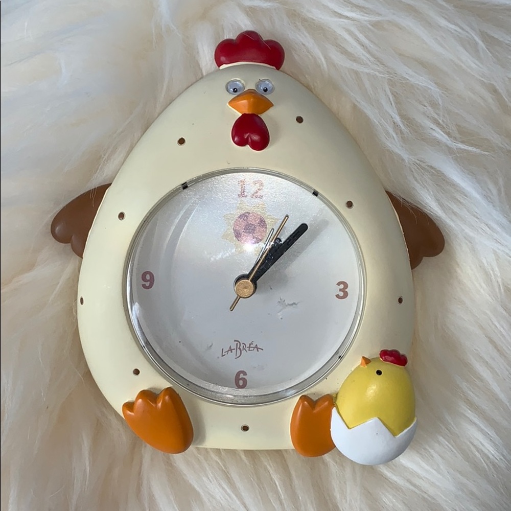 SALE!!!! vintage chicken alarm clock. 3